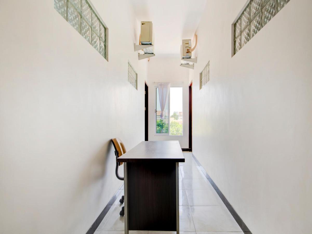 Oyo Life 3987 Kost Aditya Surabaya Ngoại thất bức ảnh