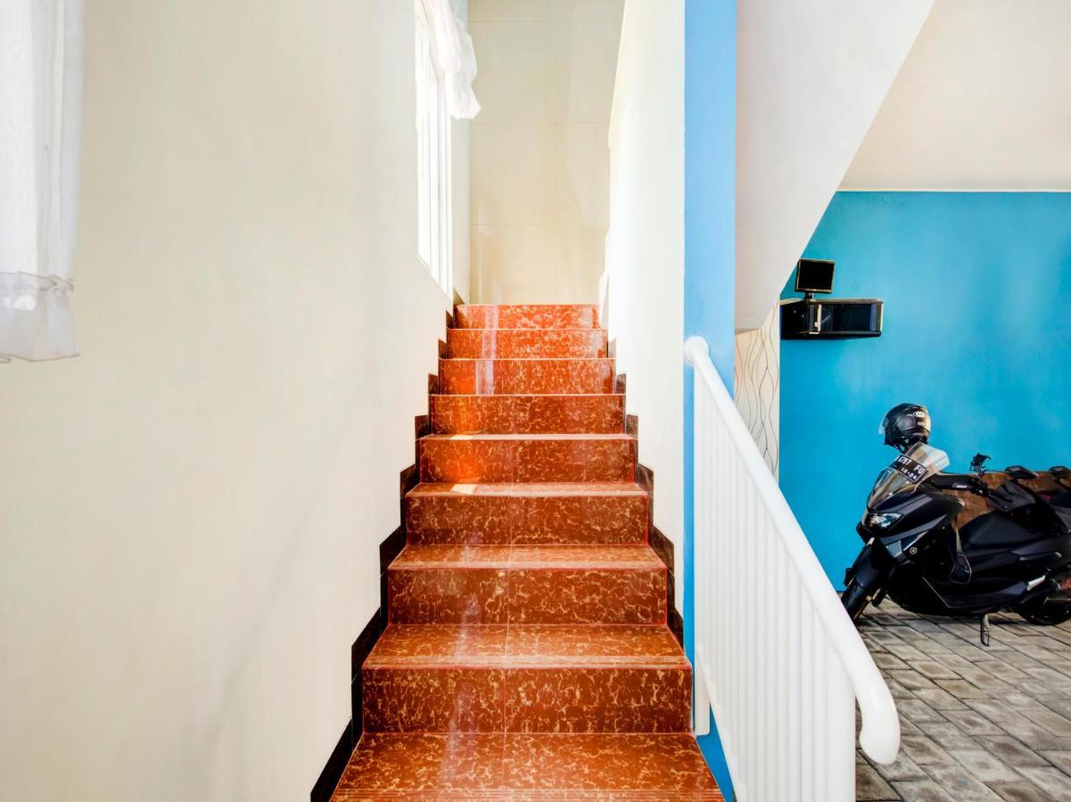 Oyo Life 3987 Kost Aditya Surabaya Ngoại thất bức ảnh
