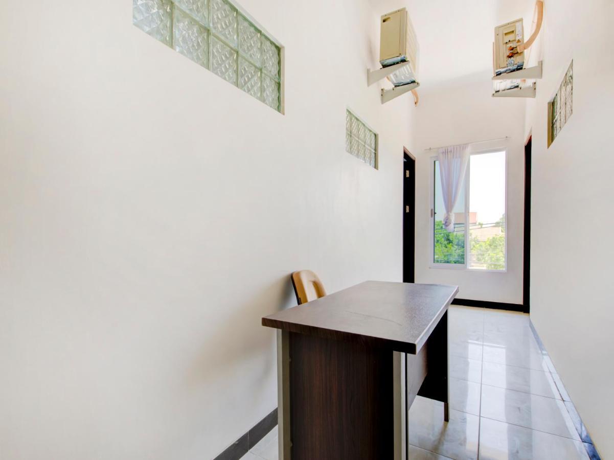 Oyo Life 3987 Kost Aditya Surabaya Ngoại thất bức ảnh