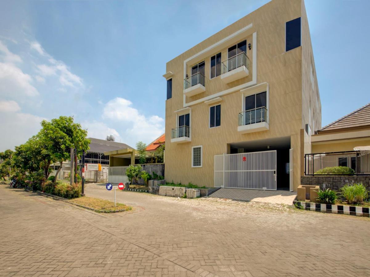 Oyo Life 3987 Kost Aditya Surabaya Ngoại thất bức ảnh