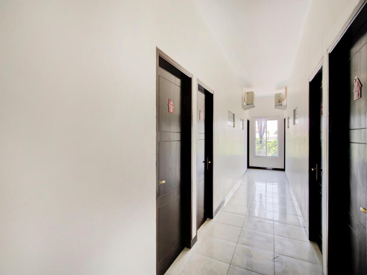 Oyo Life 3987 Kost Aditya Surabaya Ngoại thất bức ảnh