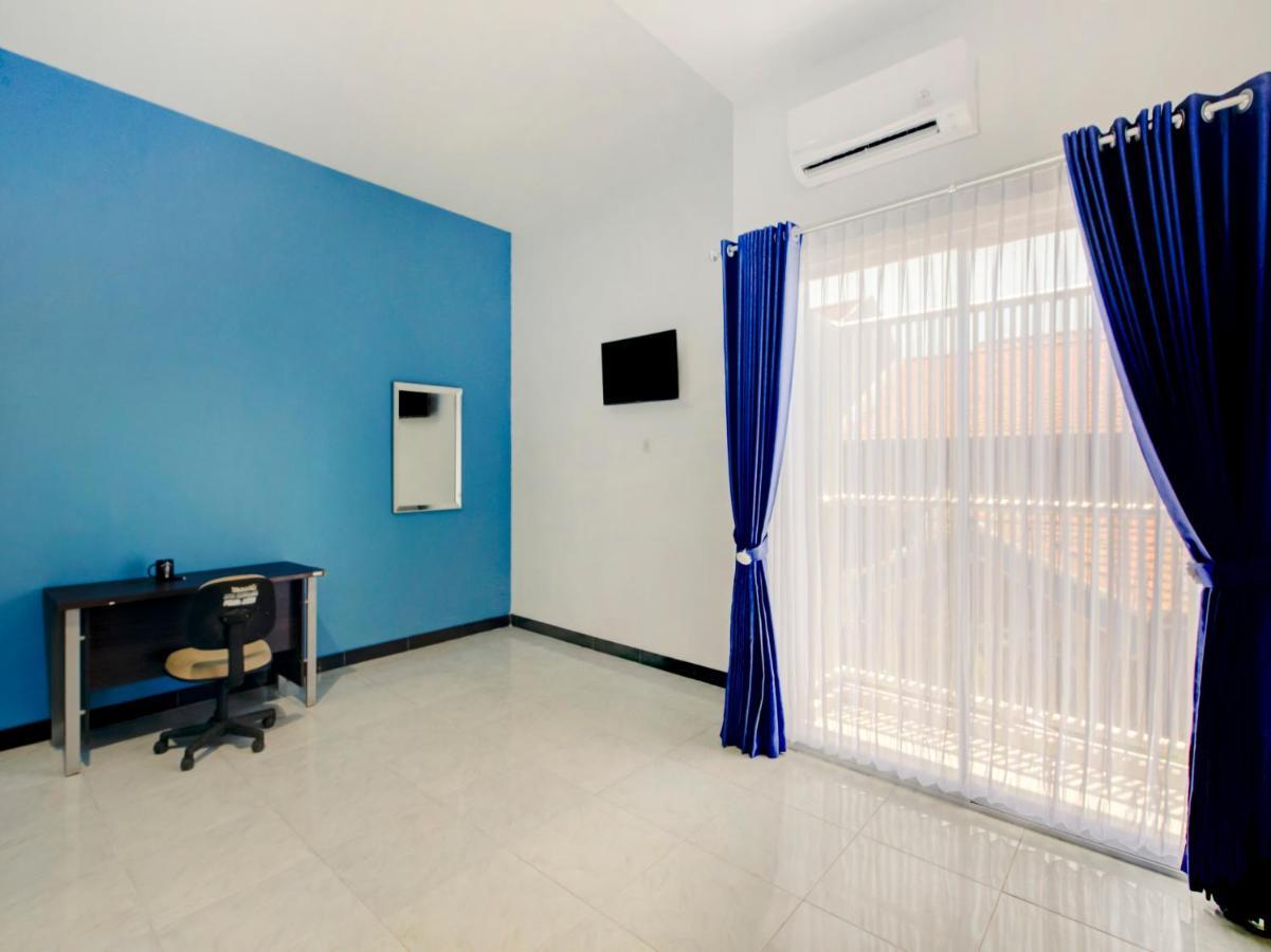 Oyo Life 3987 Kost Aditya Surabaya Ngoại thất bức ảnh