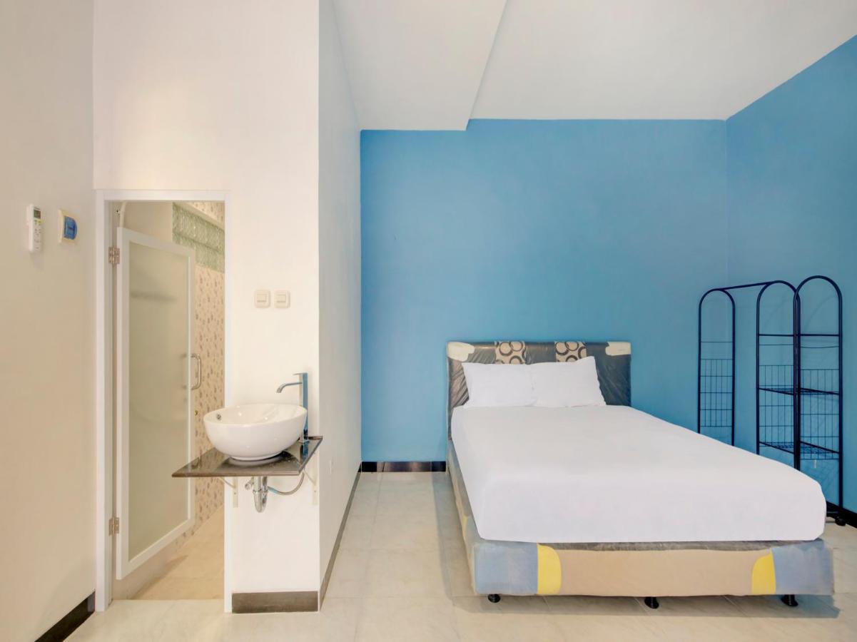 Oyo Life 3987 Kost Aditya Surabaya Ngoại thất bức ảnh