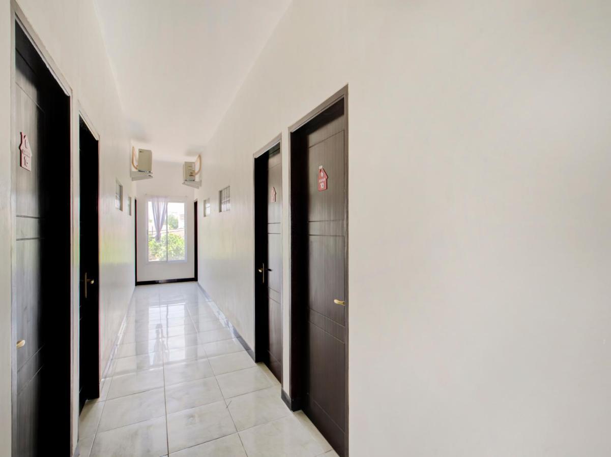 Oyo Life 3987 Kost Aditya Surabaya Ngoại thất bức ảnh