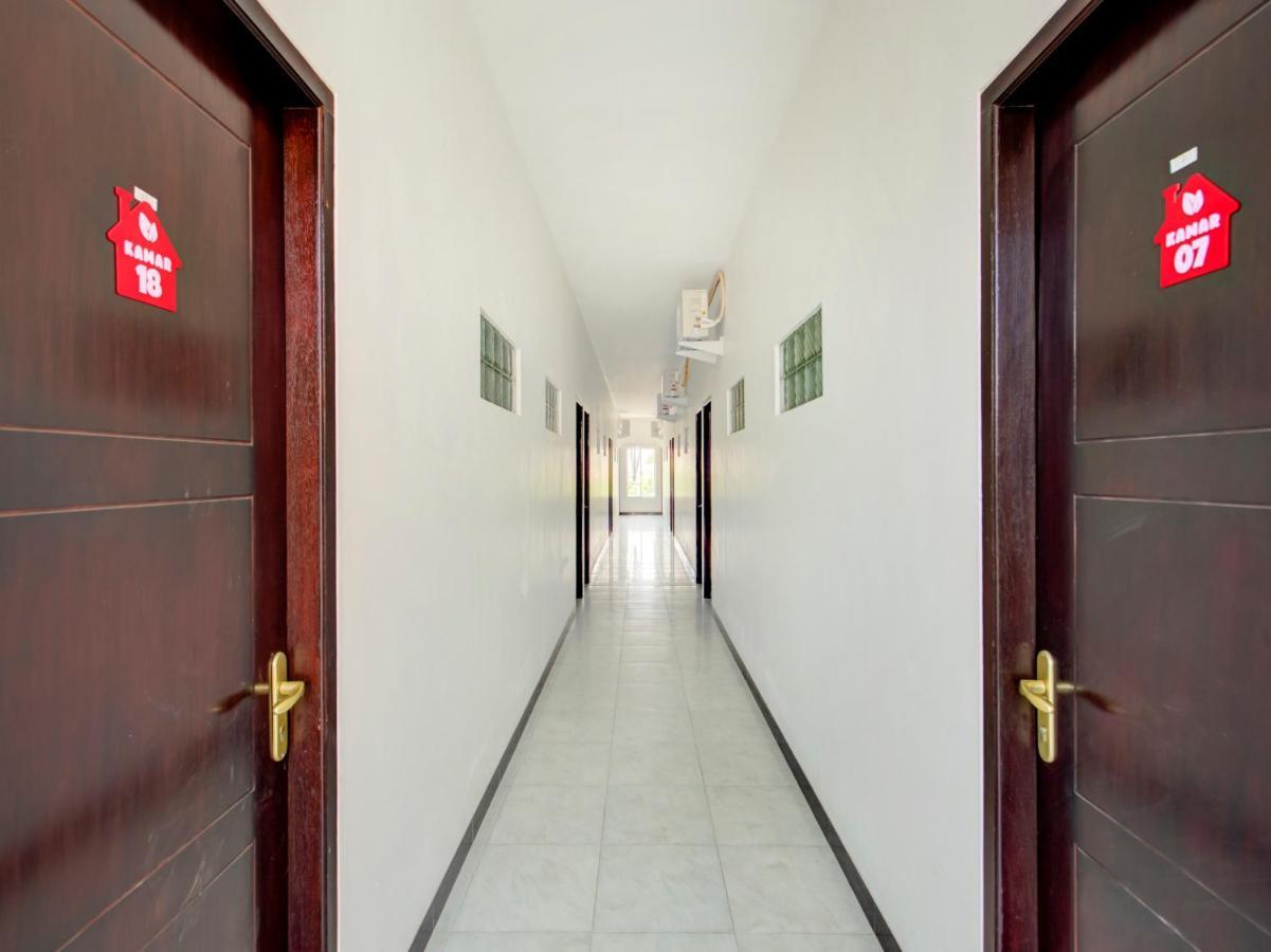 Oyo Life 3987 Kost Aditya Surabaya Ngoại thất bức ảnh